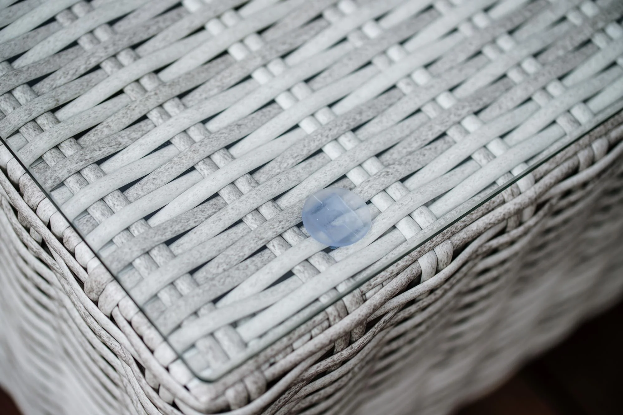 Stolik kawowy — szyba hartowana 5mm montowana na przyssawkach