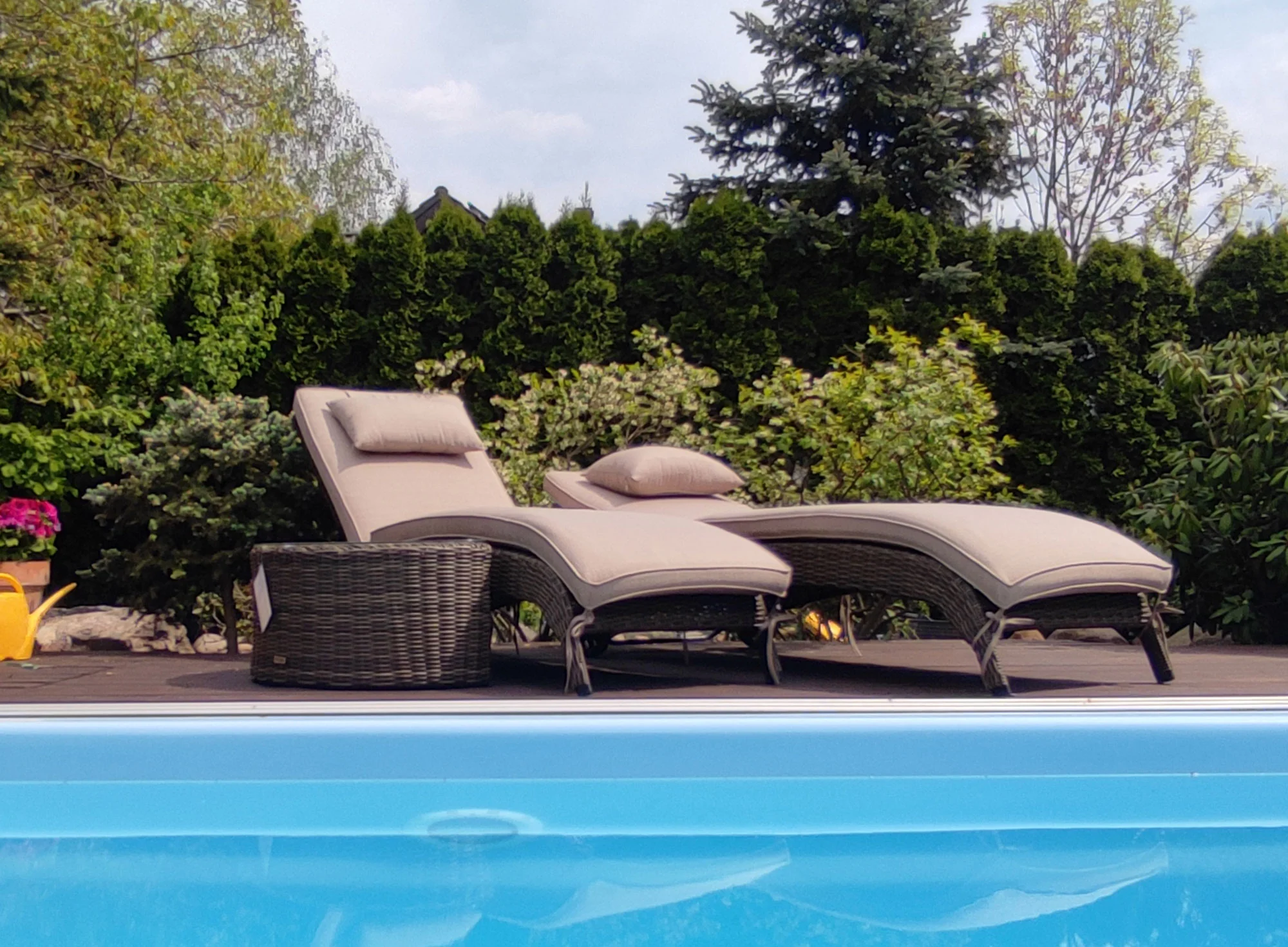 Leżak ogrodowy ALTEA brązowy mat — komplet 2 leżaki przy basenie