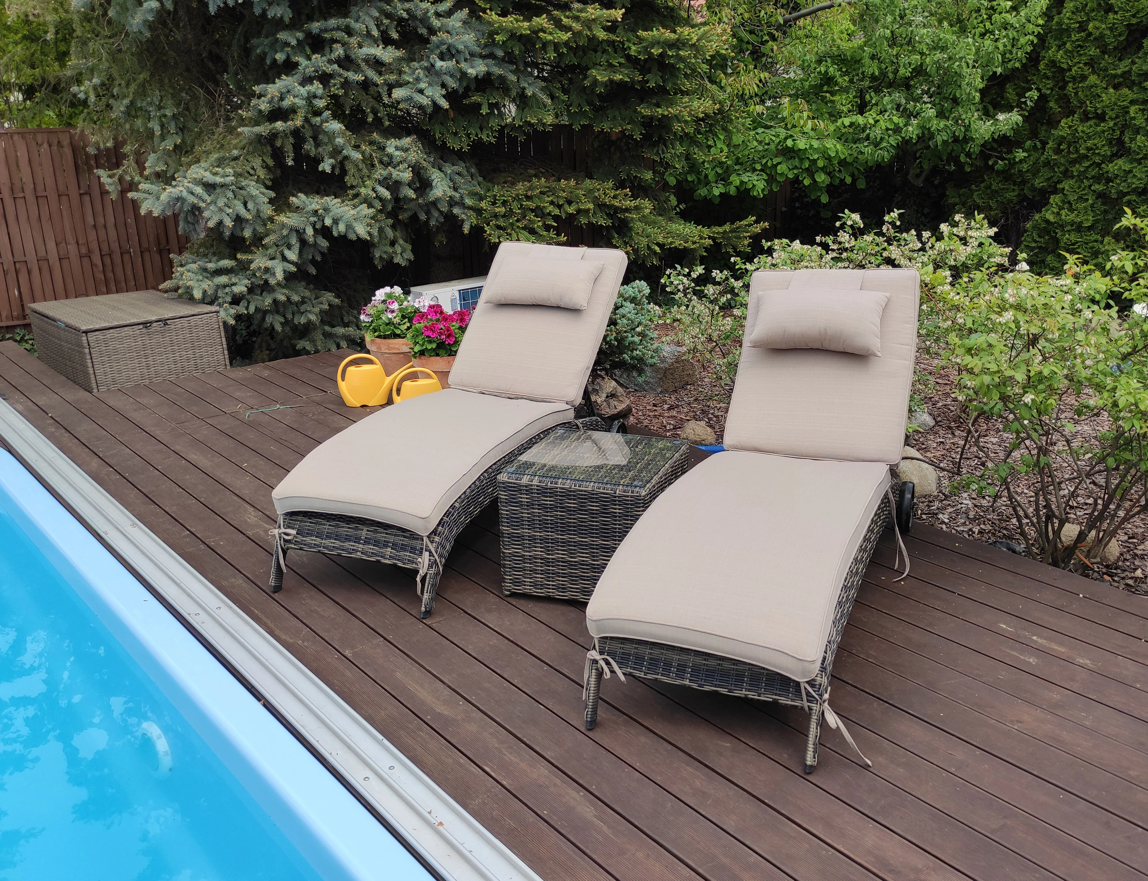 Leżak ALTEA grafitowo-brązowy — komplet przy basenie ujęcie 5