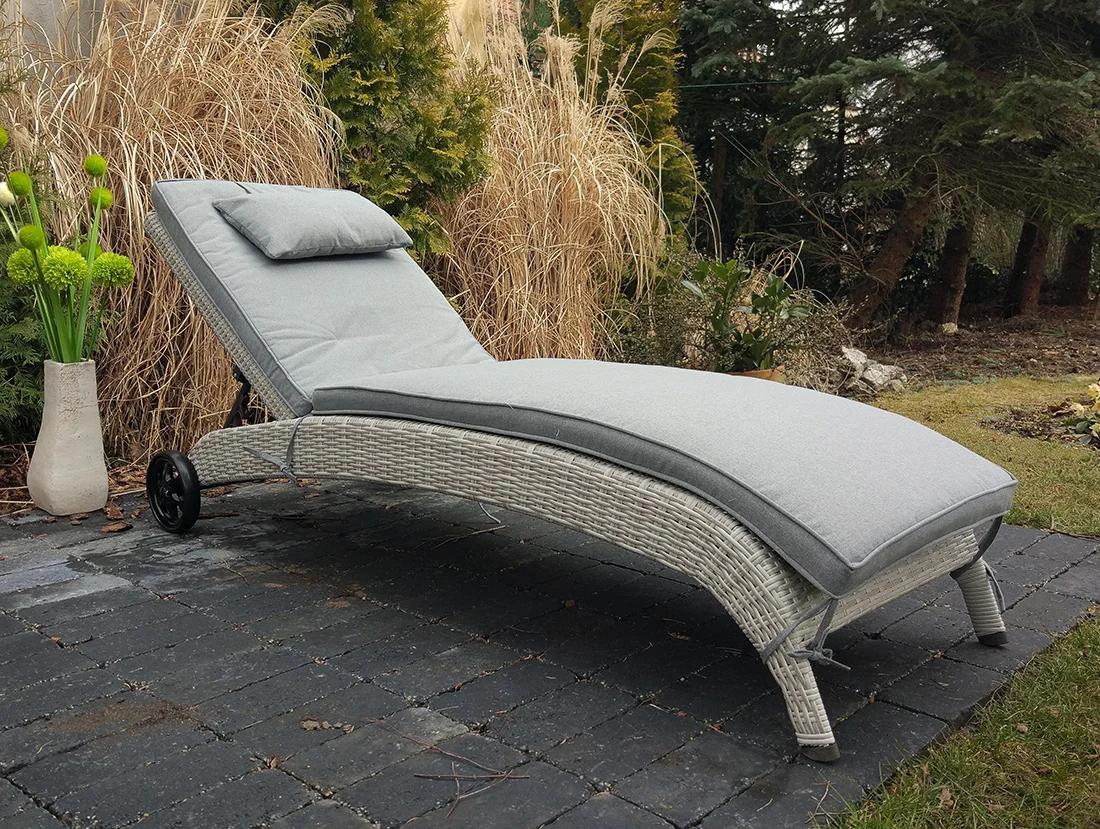 Leżak ALTEA jasny szary — zestaw w ogrodzie ujęcie 6
