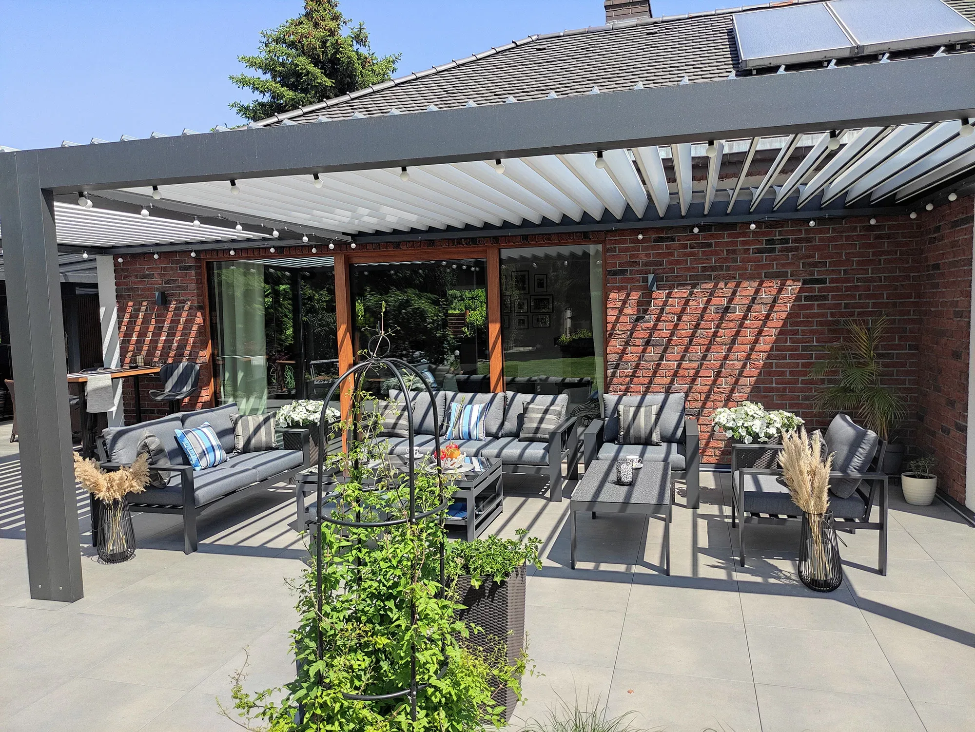 RAGNAR PREMIUM — sofy i fotele z poduszkami grafitowymi