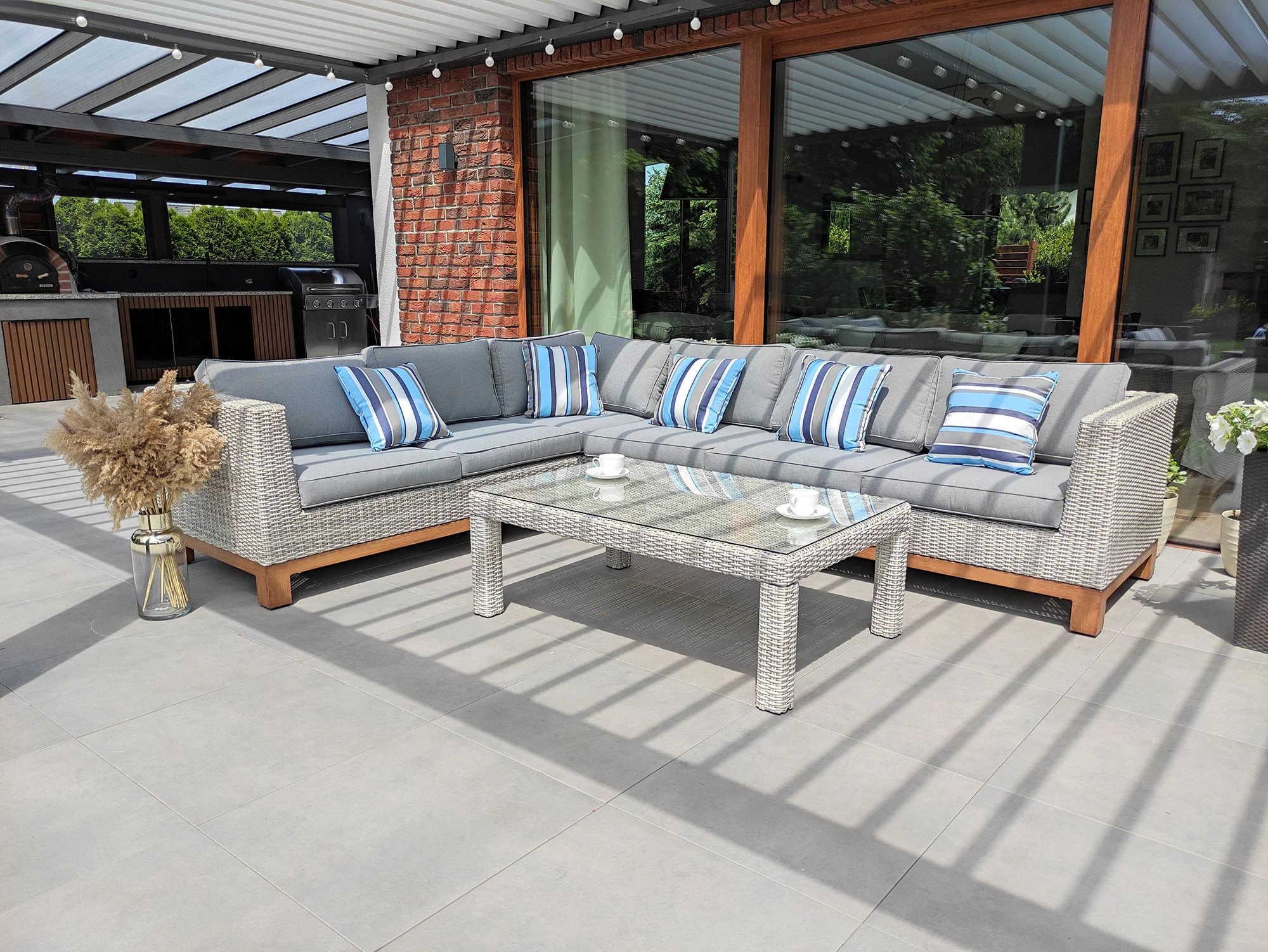 Narożnik ANCONA BIG — wariant ze stolikiem kawowym szklanym, pergola lamelowa