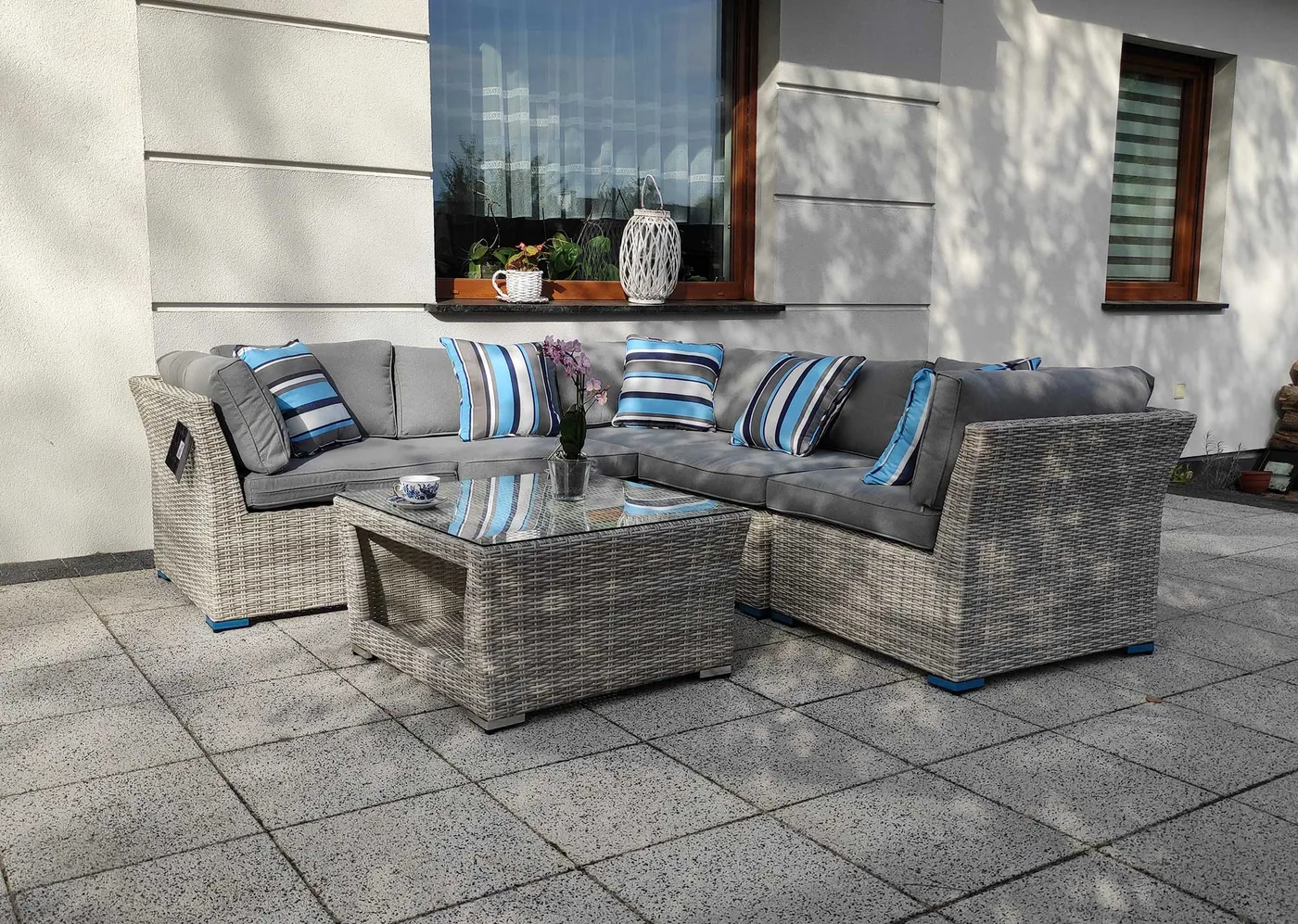 KRETA jasno szary — widok ogólny zestawu modułowego na tarasie