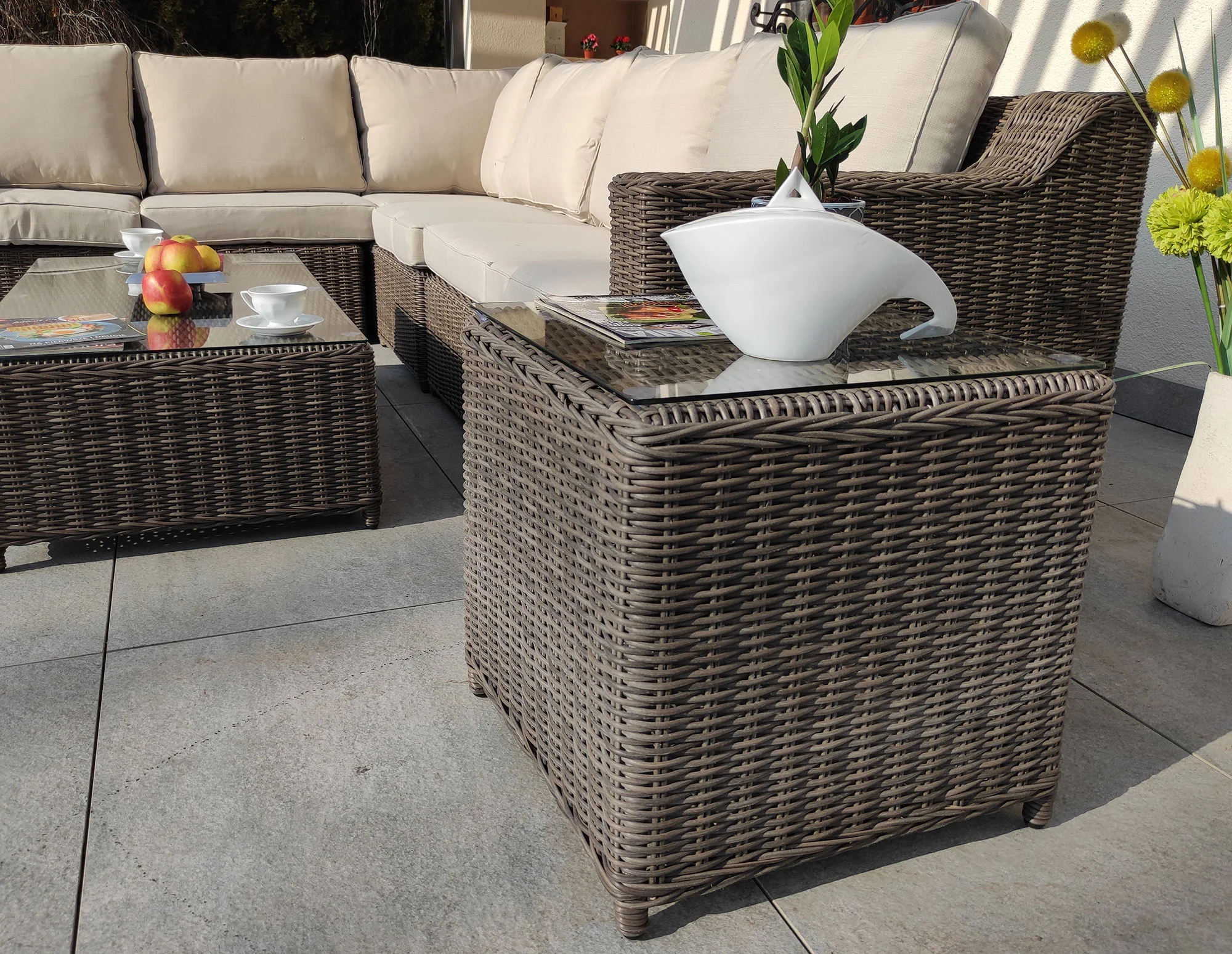 LEVANTE CORNER — mały stolik boczny kwadratowy w zestawie