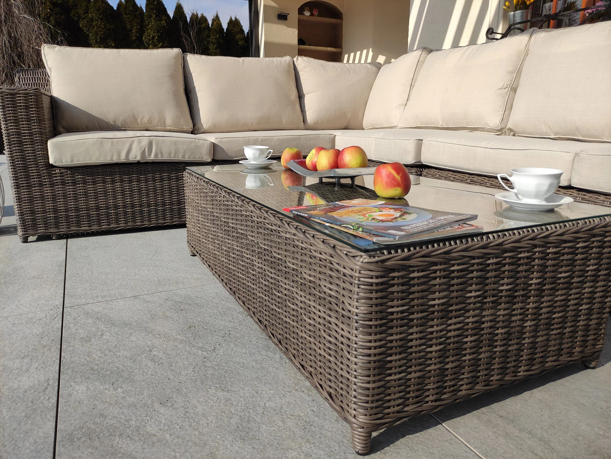 LEVANTE CORNER — stolik kawowy i opcja wyższego stolika jadalniany