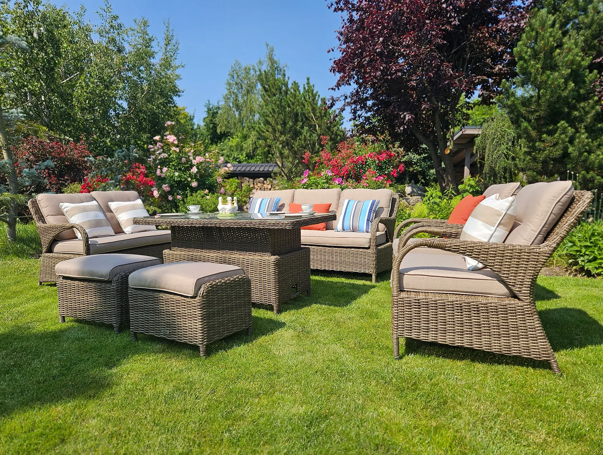 NEPTUN BIG brązowy mat — detal plecionki technorattanu