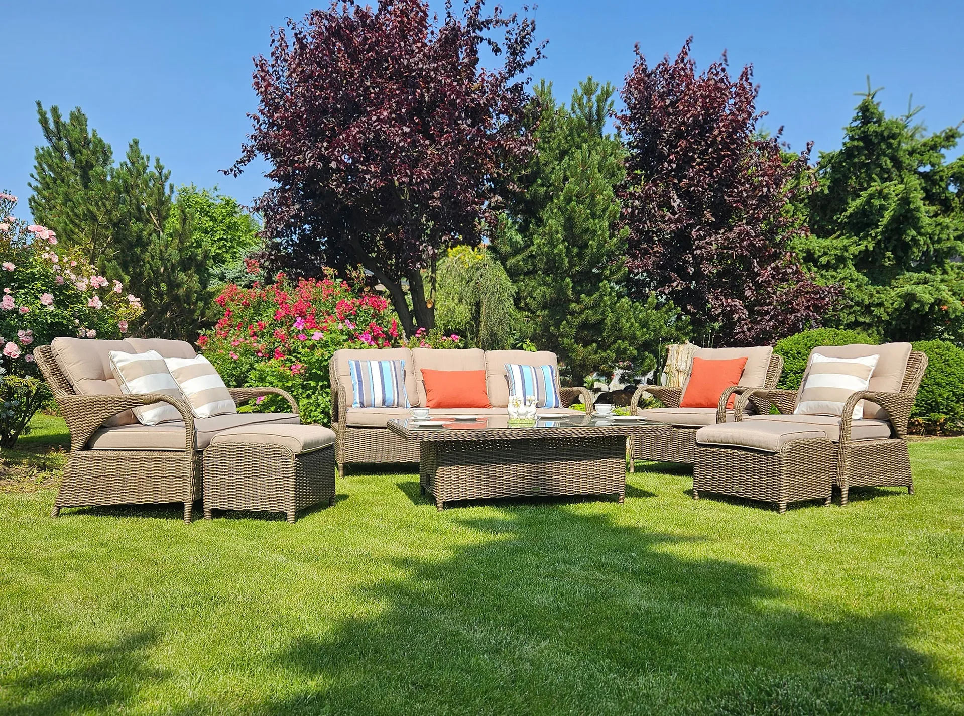 NEPTUN BIG brązowy mat — widok zestawu z daleka