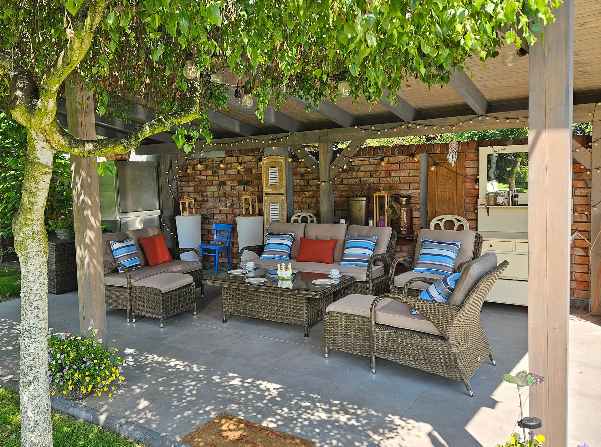 NEPTUN BIG brązowy mat — zestaw wypoczynkowy na dużym tarasie