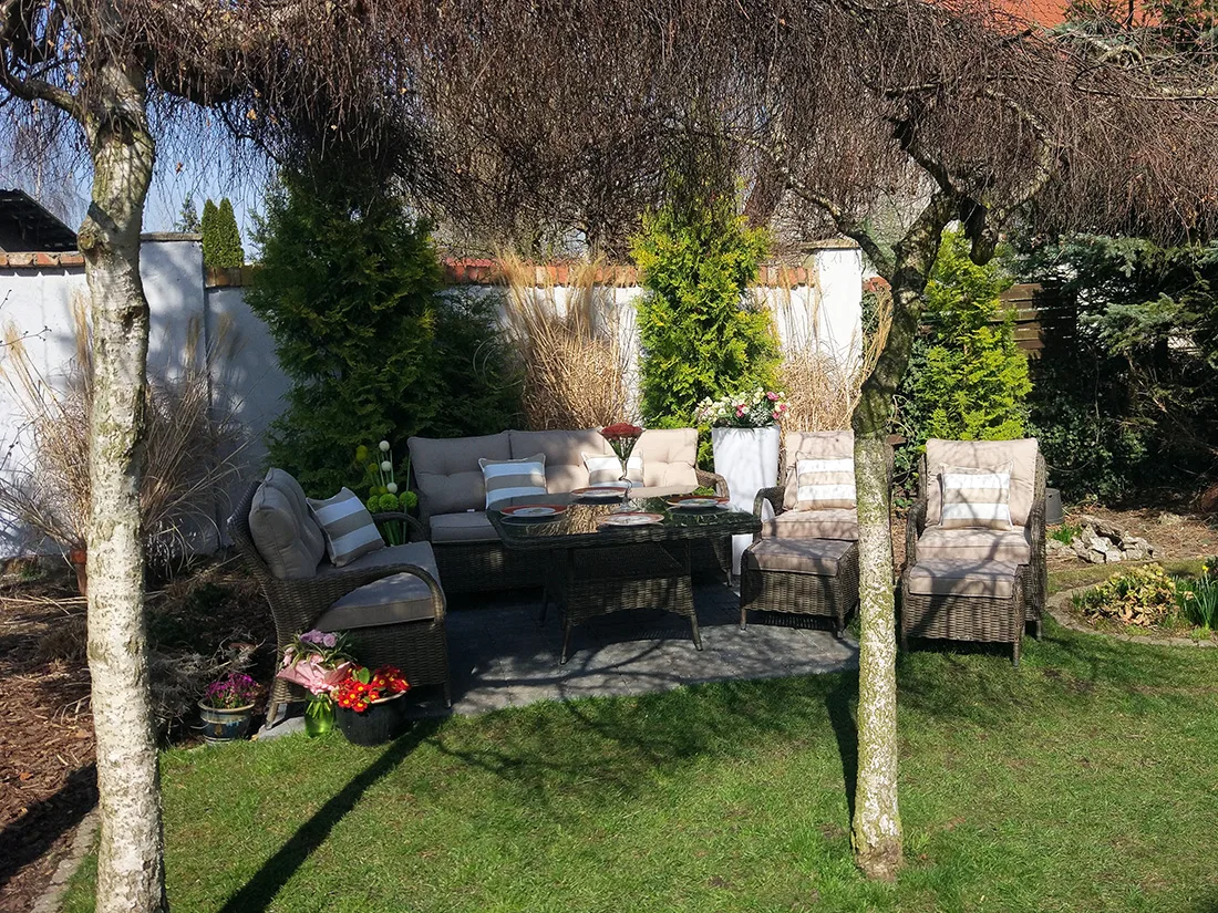 NEPTUN BIG brązowy mat — komplet na tarasie ujęcie z góry