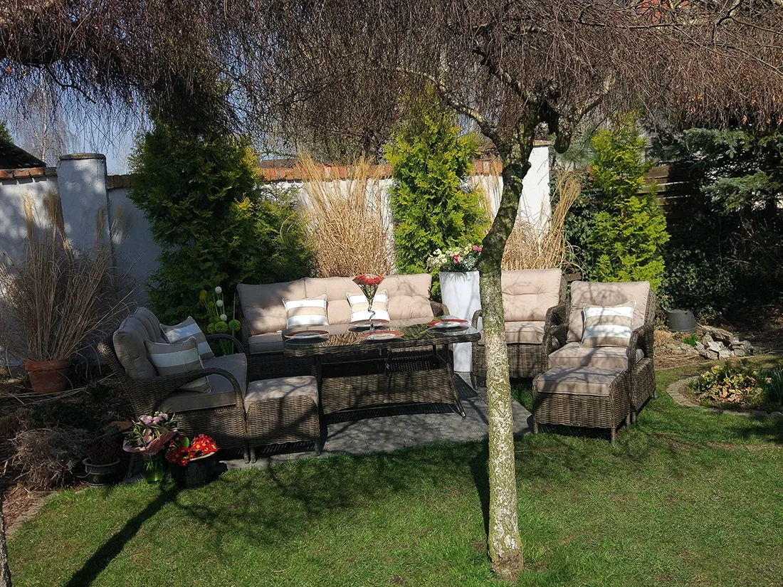 NEPTUN BIG brązowy mat — zestaw ogrodowy w naturalnym świetle