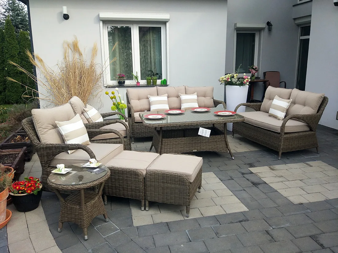 NEPTUN BIG brązowy mat — detal blatu szklanego