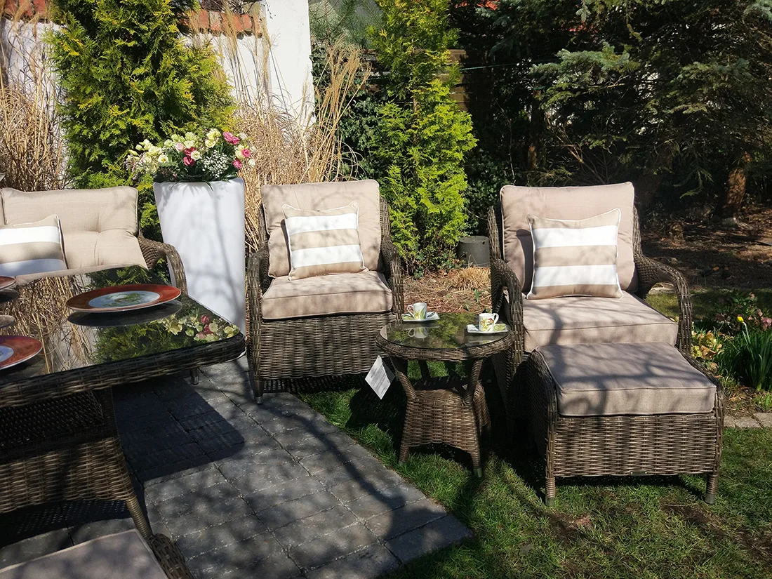 NEPTUN BIG brązowy mat — stół z ramą z technorattanu