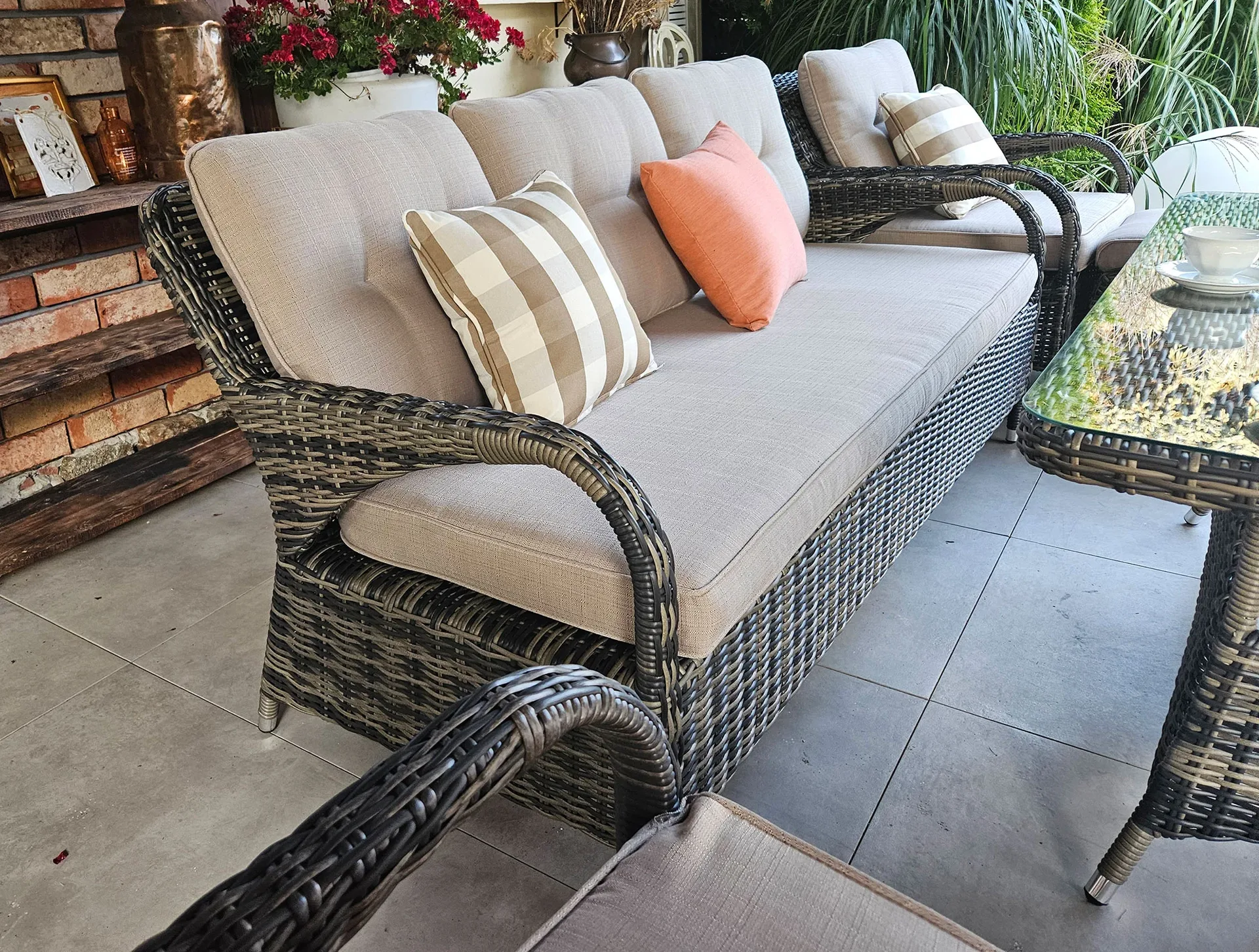 NEPTUN BIG grafitowy — detal konstrukcji aluminiowej