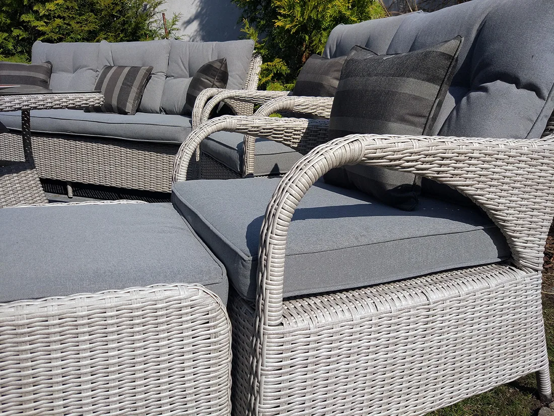 NEPTUN BIG jasno-szary — komplet ogrodowy w naturalnym świetle