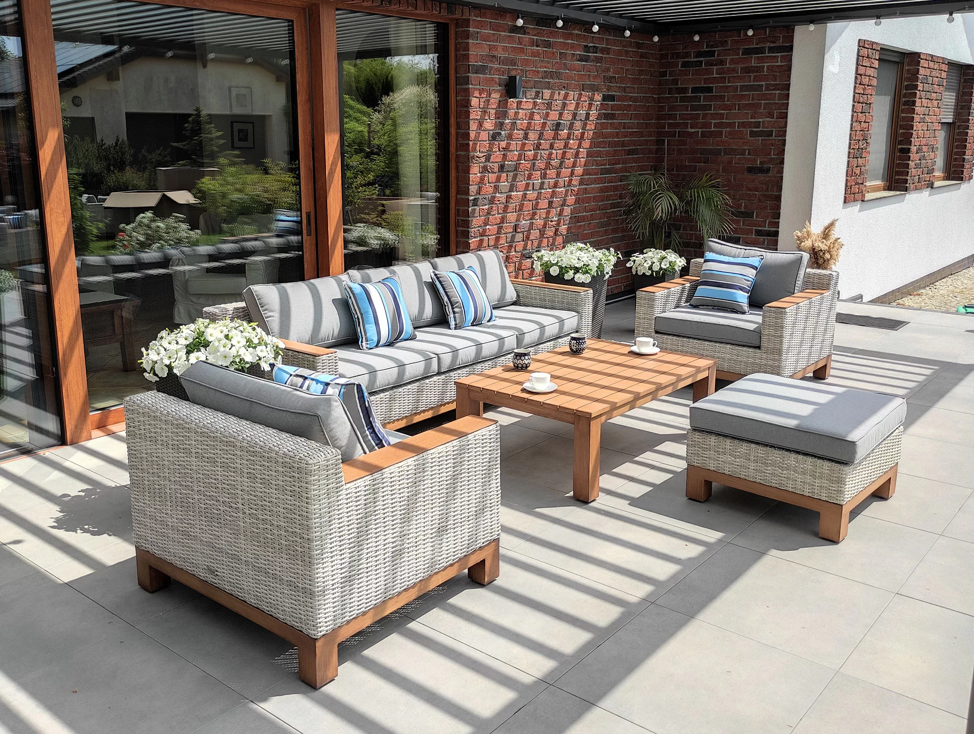 PALERMO BIG — sofa 3-osobowa z szarymi poduszkami ogrodowymi