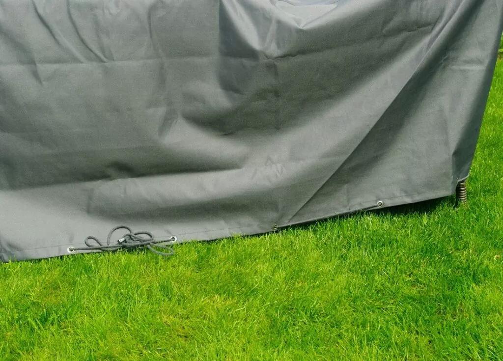 Pokrowiec B4 założony na okrągły zestaw ogrodowy Bel Giardino