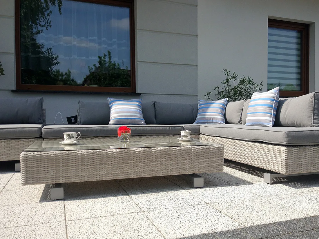 Narożnik SARDYNIA — kompletny zestaw na tarasie, ujęcie panoramiczne