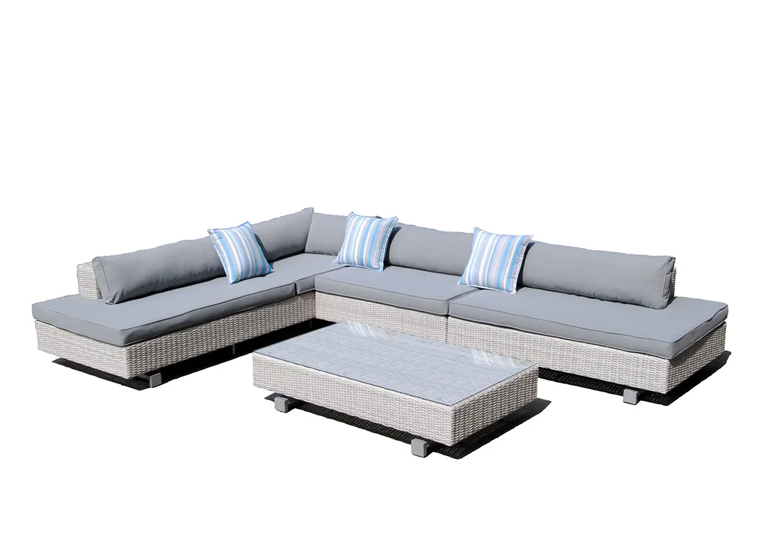 Narożnik SARDYNIA — widok zestawu ogrodowego od strony stolika kawowego