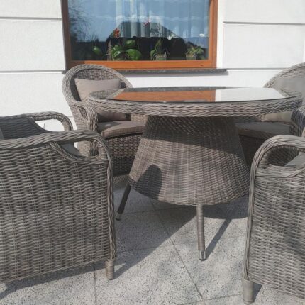 Mały stół ogrodowy rattanowy. Kolor szaro-popielaty